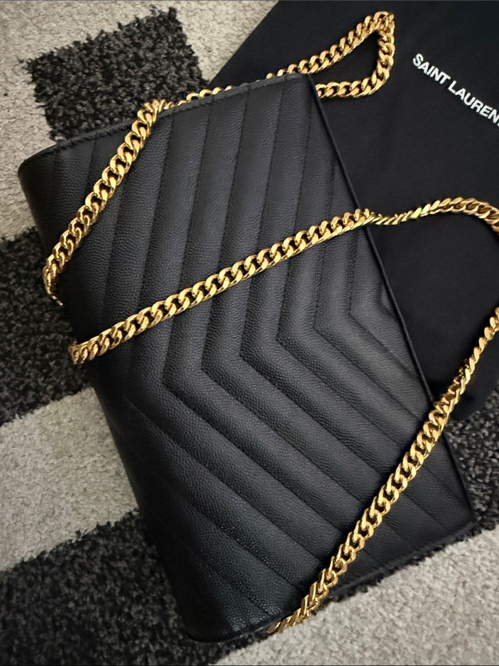 Authentic Saint Laurent Black Quilted Leather Shoulder Bag with Gold Chain &Logo - Picture 4 of 8